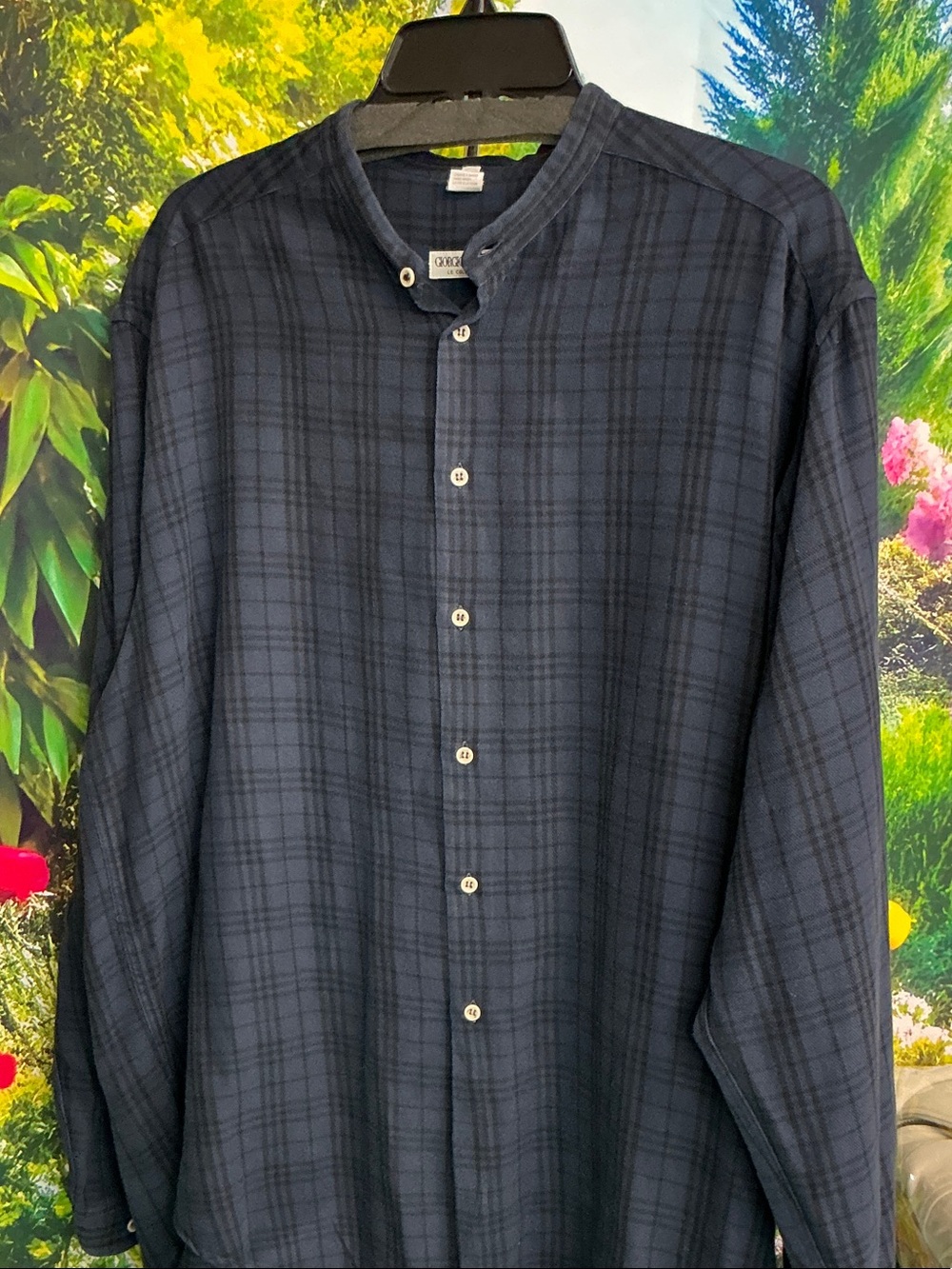 Giorgio Armani Le Collezioni Dark Navy Plaid Button Shirt Size 
Medium. #2232